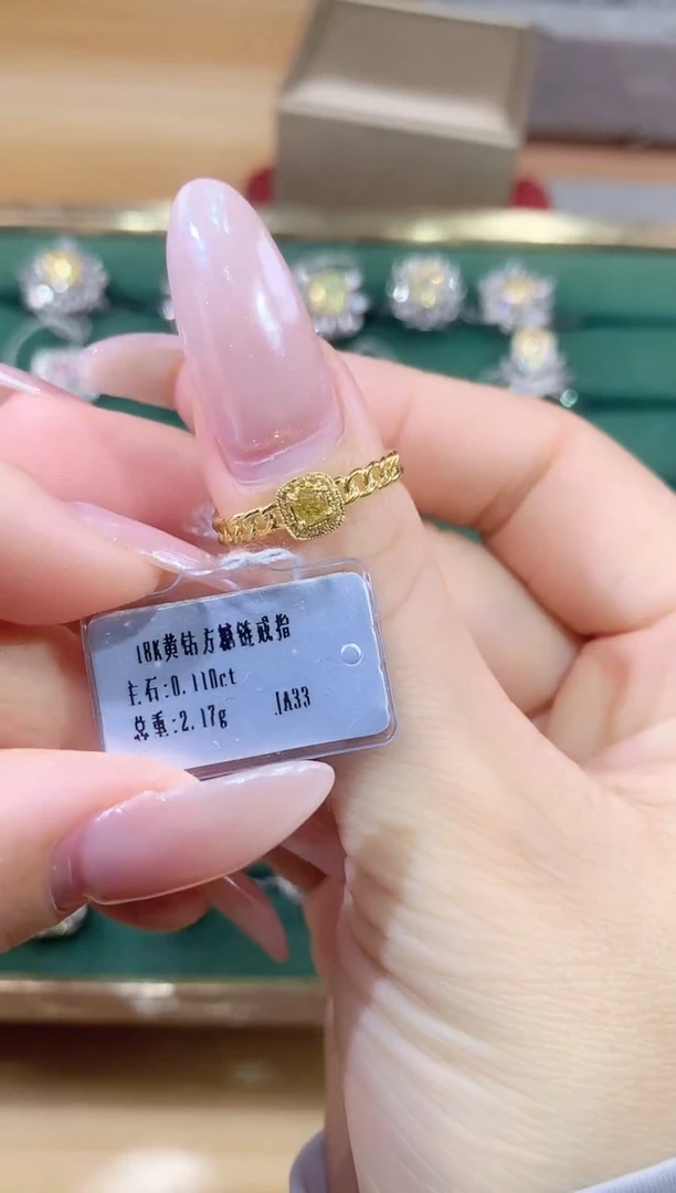 18K金镶嵌戒指钻石戒指