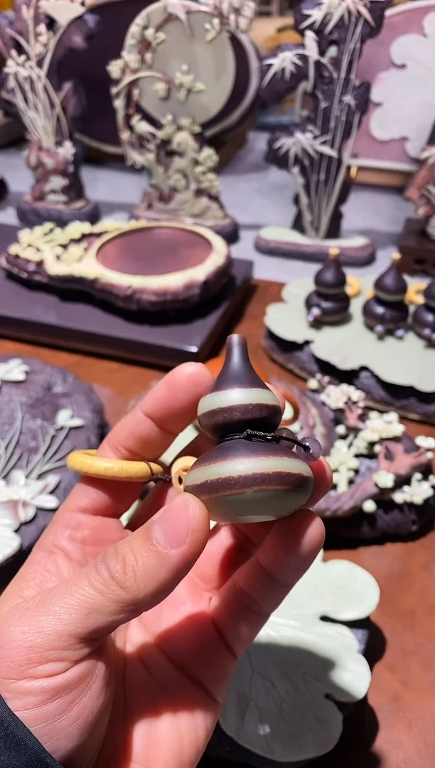 紫袍玉带石手把葫芦香插作品