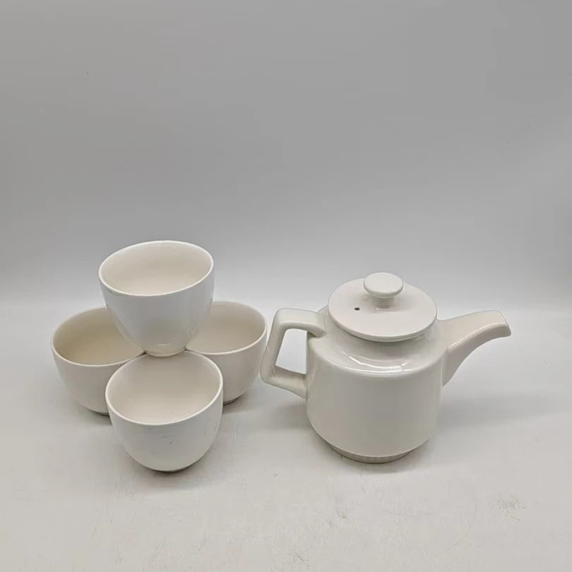 5798 一壶四杯（壶口径6.5，高13，杯口径7.5，高6）陶瓷餐具B26