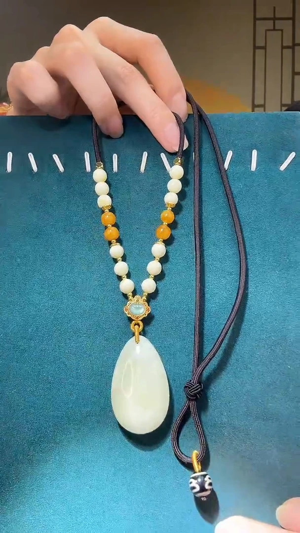 【闪购商品】琥珀裸石未镶嵌A0185天然蜜蜡