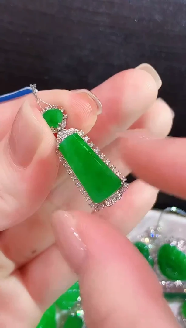 吊坠(不含链)18K金镶嵌翡翠L0575多样性发其一