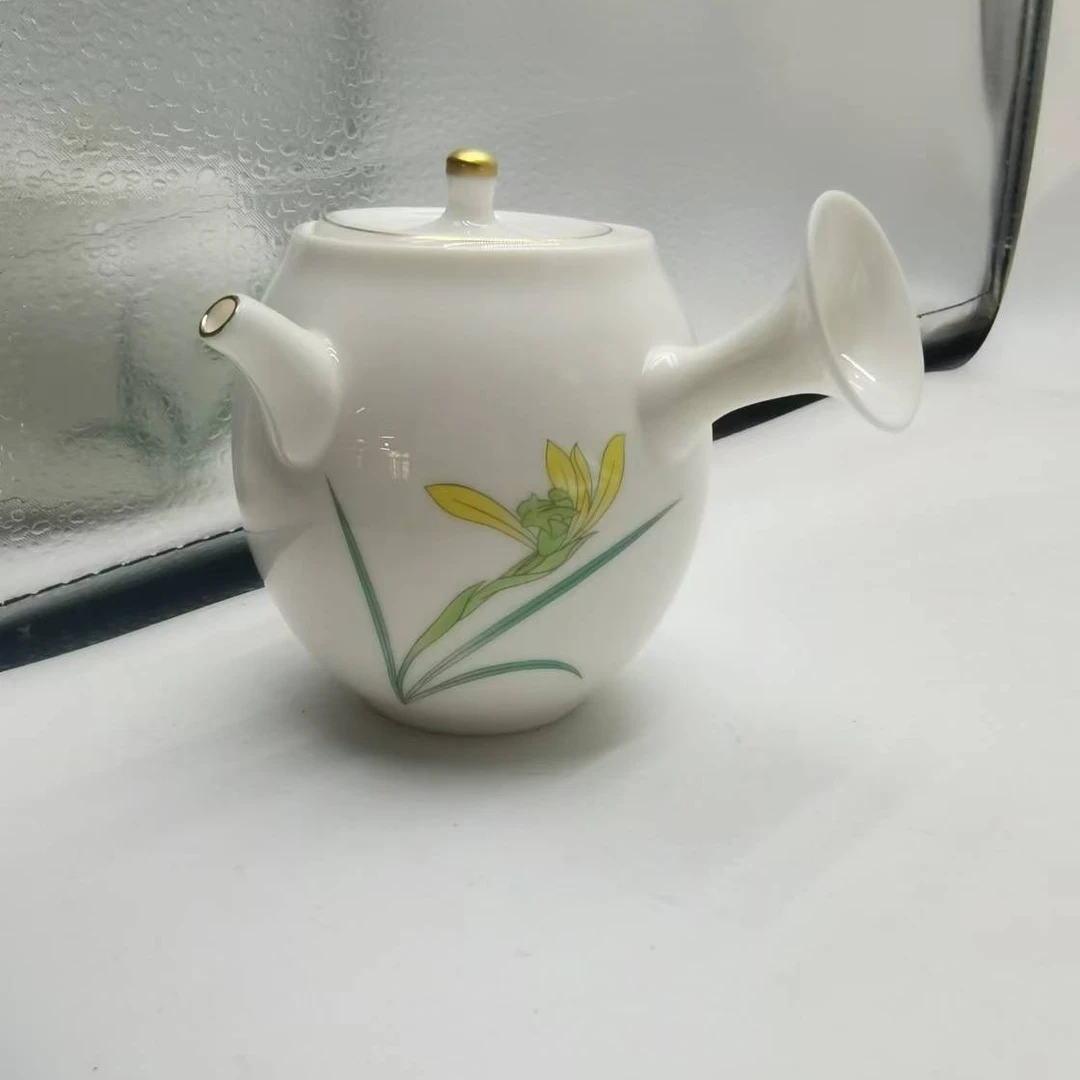 香兰社兰花侧把壶