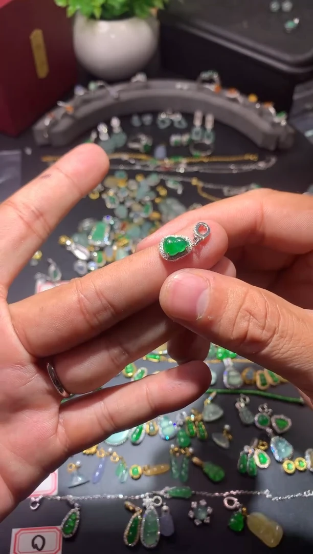 吊坠(不含链)未镶嵌翡翠1