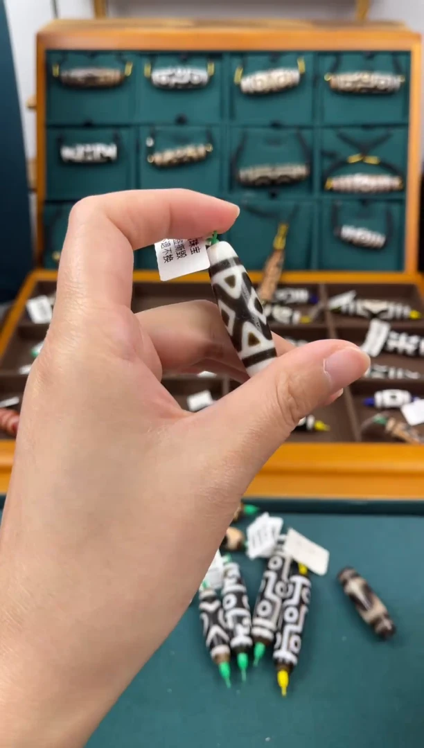 玛瑙/玉髓（覆膜）颈饰未镶嵌26微瑕随机发货