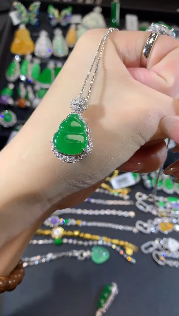 翡翠18K金镶嵌吊坠(不含链)55-葫芦（多样性发货一件（不含链扣