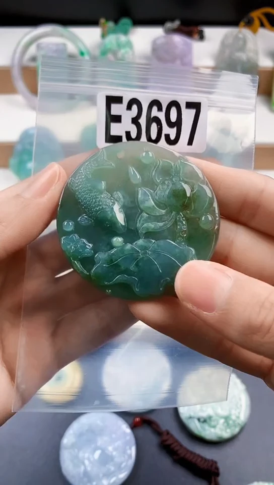 颈饰未镶嵌翡翠天然翡翠吊坠挂件