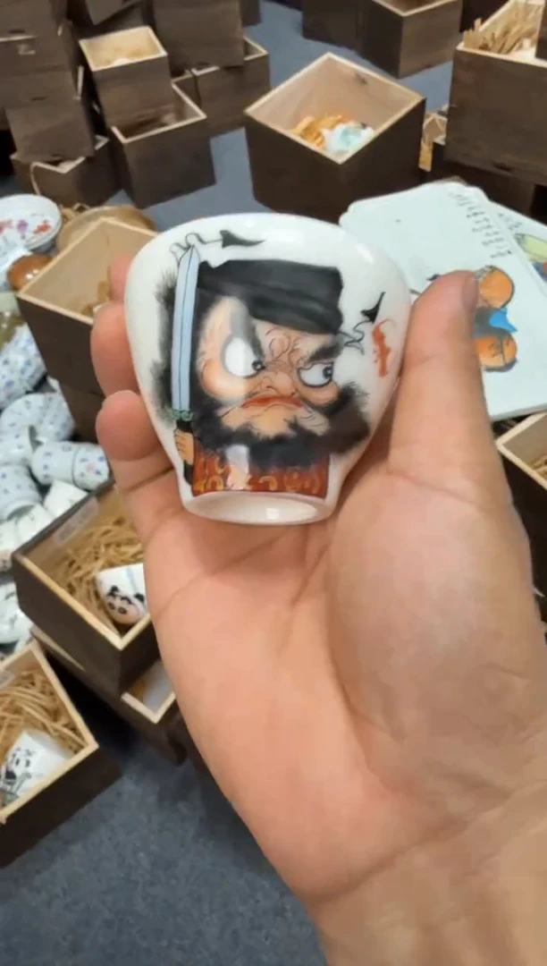以笔为心，以瓷为纸。