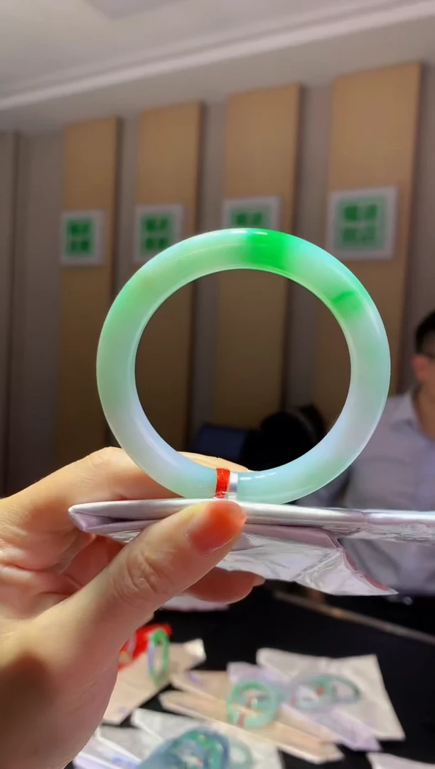 未镶嵌手镯翡翠-Q32 圈口55.5 全款9.2万 定金2万