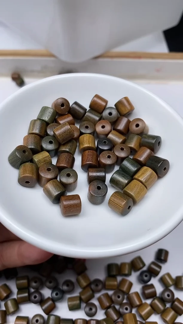 维腊木（绿檀）散珠D362 绿檀直切8*8mm25颗9.9元