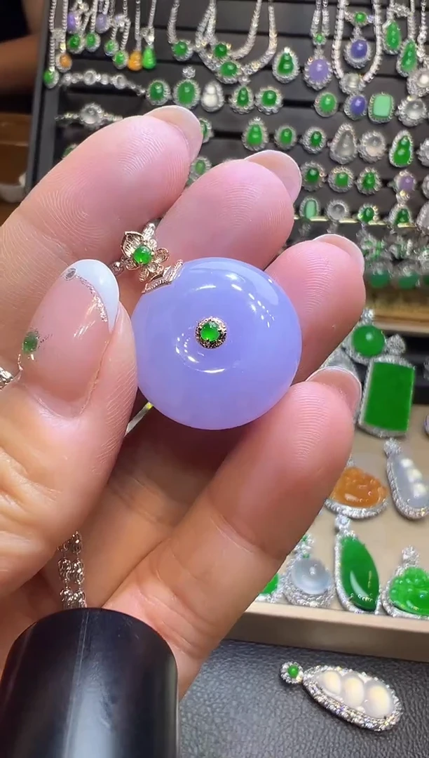 颈饰18K金镶嵌翡翠圆牌