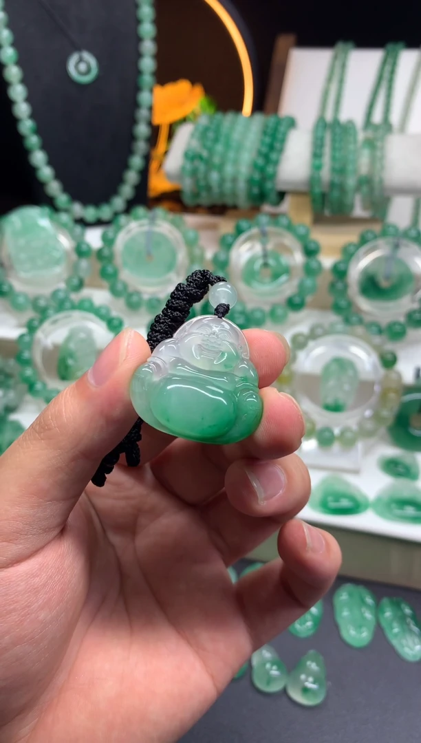 吊坠(不含链)未镶嵌石英质玉（非洲翠）大肚佛放漏