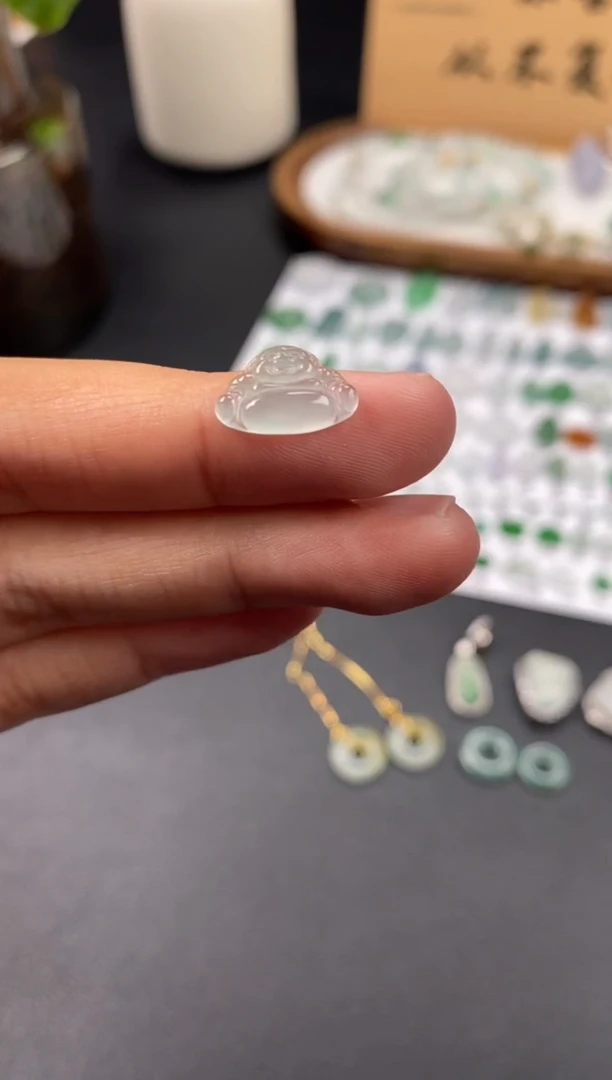 翡翠未镶嵌颈饰翡翠冰种佛公