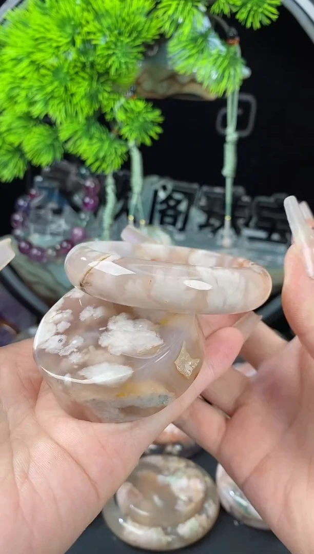 石英质玉手镯（圆镯）未镶嵌57