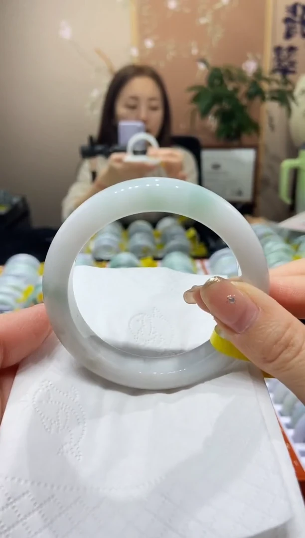 【闪购商品】翡翠手镯未镶嵌58.7圈口