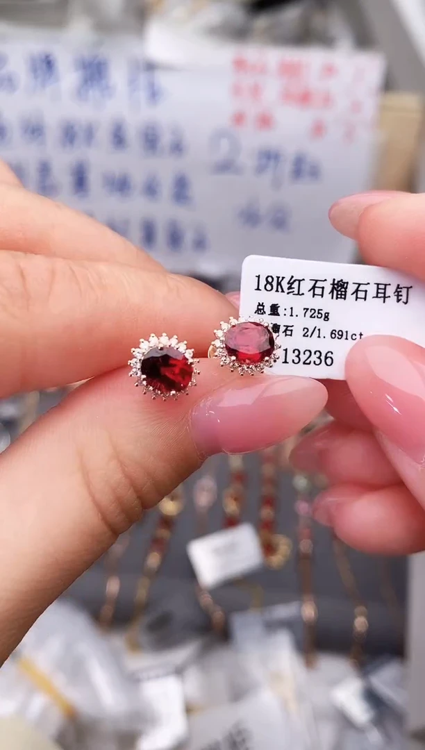 18K金镶嵌耳饰石榴石--专柜--
