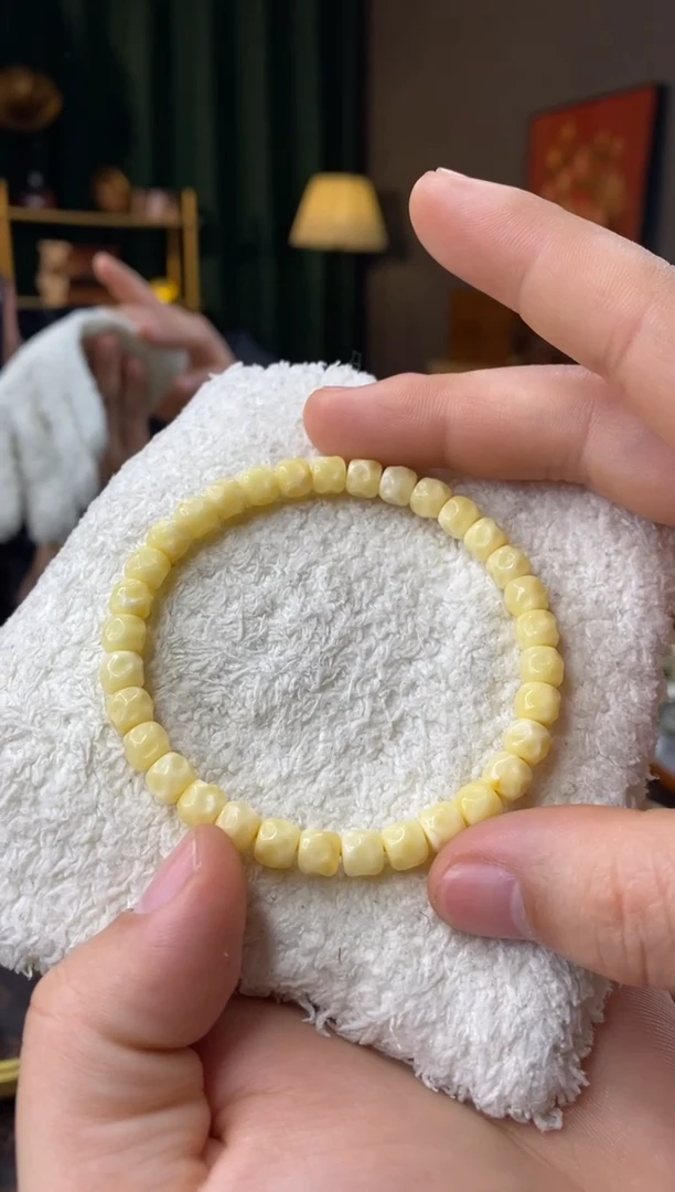 【闪购商品】蜜蜡手串未镶嵌6.5mm无相微瑕