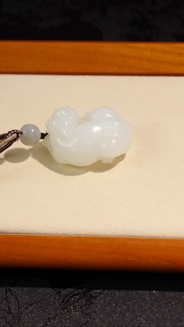 吊坠(不含链)未镶嵌和田玉（白玉）和田玉白玉貔貅吊坠 约37.71克