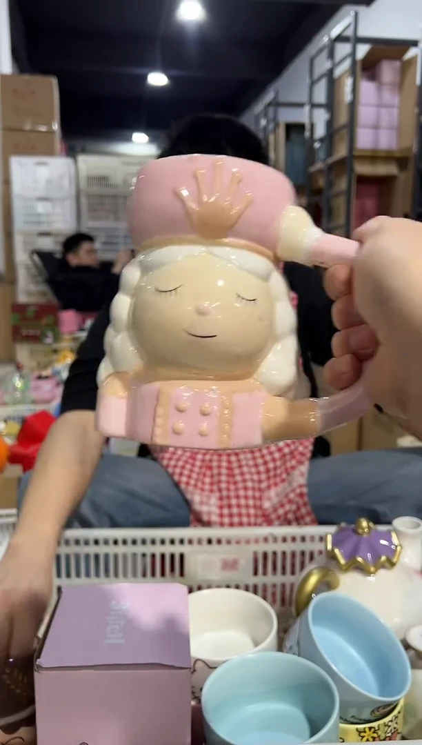 【闪购商品】杯粉色加红色士兵水杯