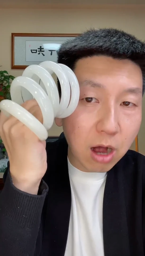 未镶嵌手镯和田玉多样性发一个