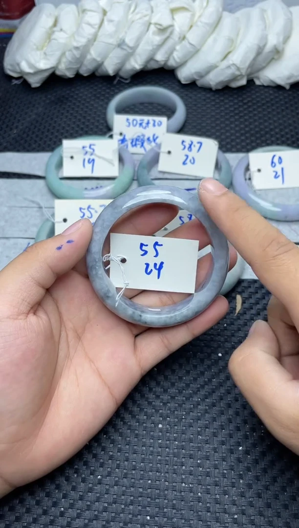 未镶嵌手镯翡翠24