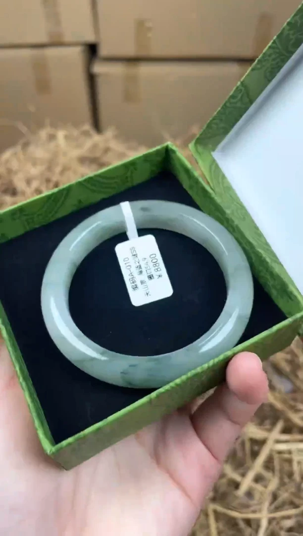 未镶嵌手镯石英质玉A010