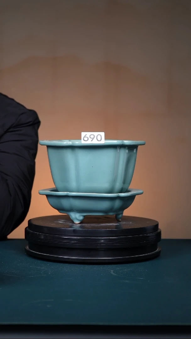 其他瓷微微暇690号葵口盆  口径19.5高12.5 NO退NO换