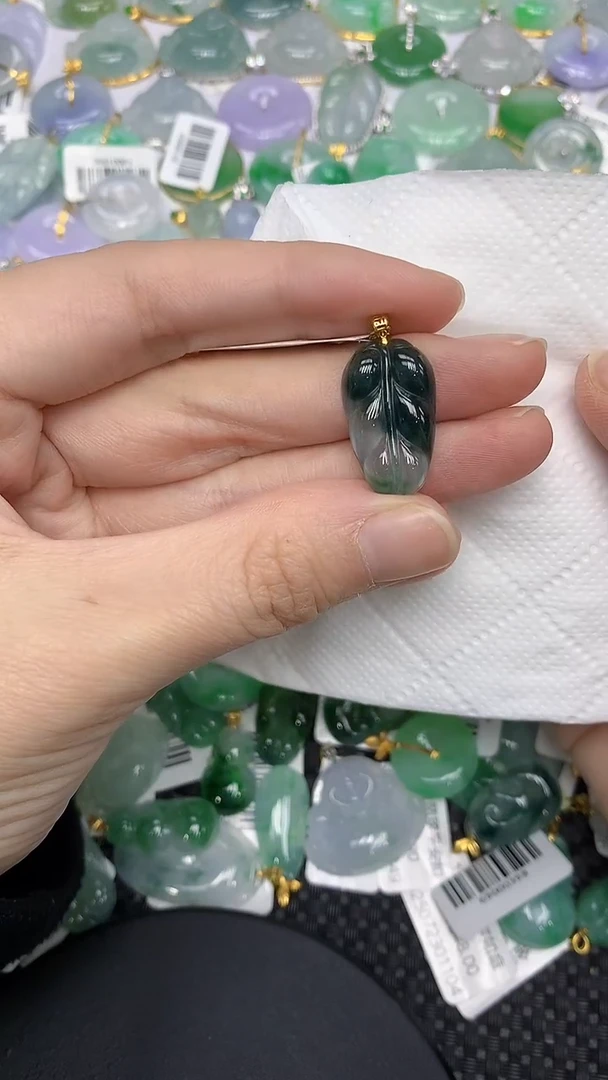 颈饰18K金镶嵌翡翠1111111111