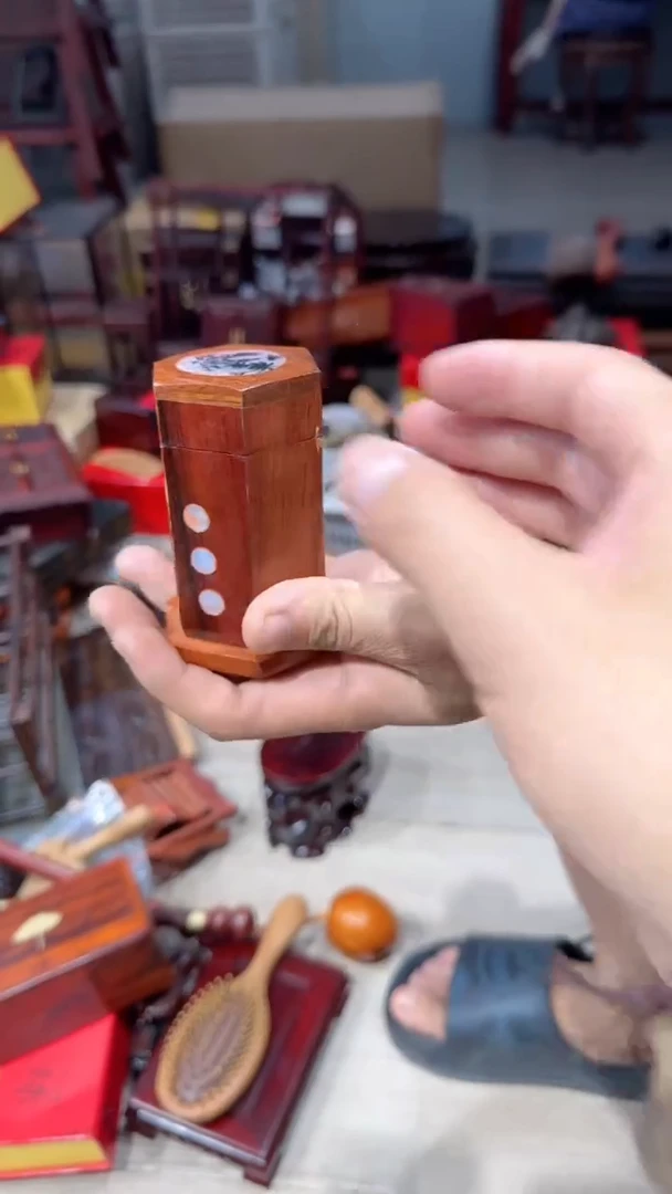 木 光头红木工艺品有天然瑕疵
