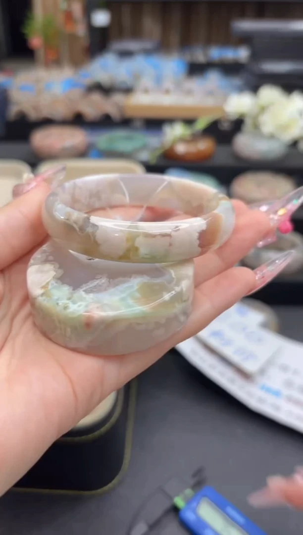 未镶嵌手镯石英质玉16(56圈赠送镯心)