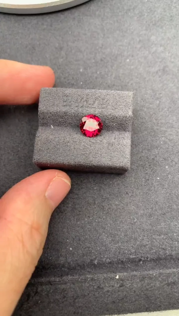 未镶嵌裸石石榴石1ct 镁铝榴石 定制 B