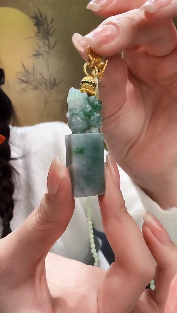 颈饰未镶嵌翡翠吊坠