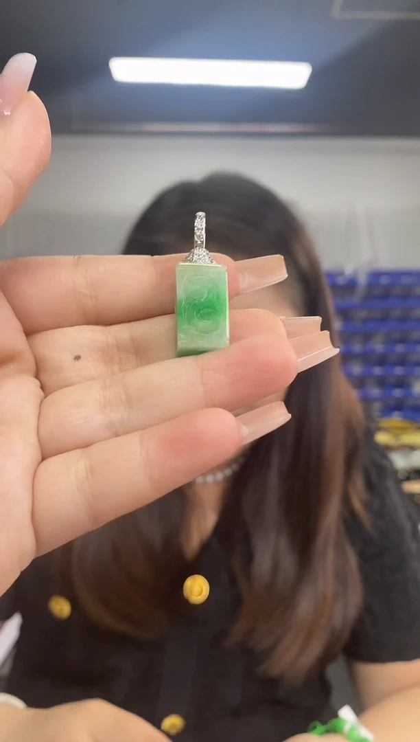 翡翠未镶嵌吊坠(不含链)多样性发其一颜色微差