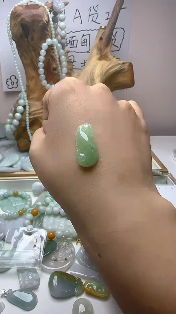 颈饰未镶嵌翡翠翡翠