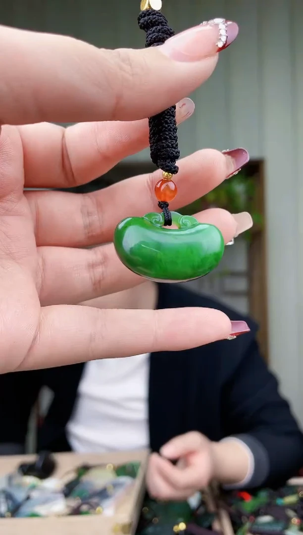 【闪购商品】和田玉挂件未镶嵌拍一发一，多样性发货！