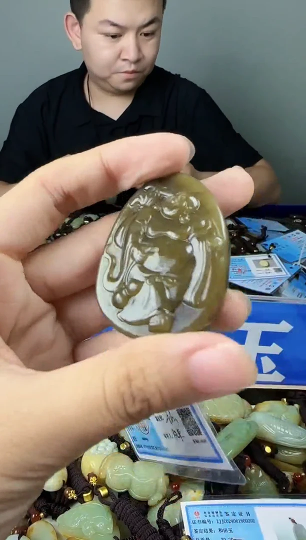 和田玉未镶嵌颈饰1