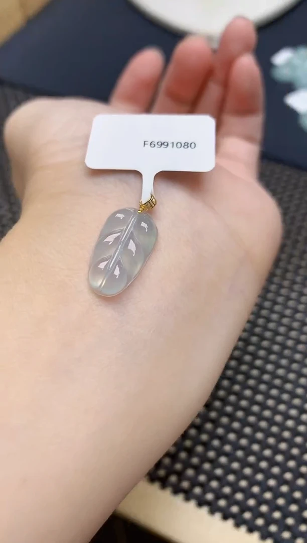 颈饰18K金镶嵌翡翠天然缅甸A货翡翠