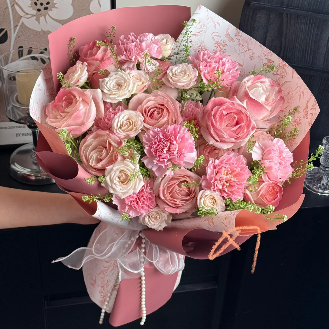 【花间蝶舞】11朵粉玫瑰花康乃馨混搭花束送女友女神节鲜花礼物生日鲜花表白花束花店送花A16