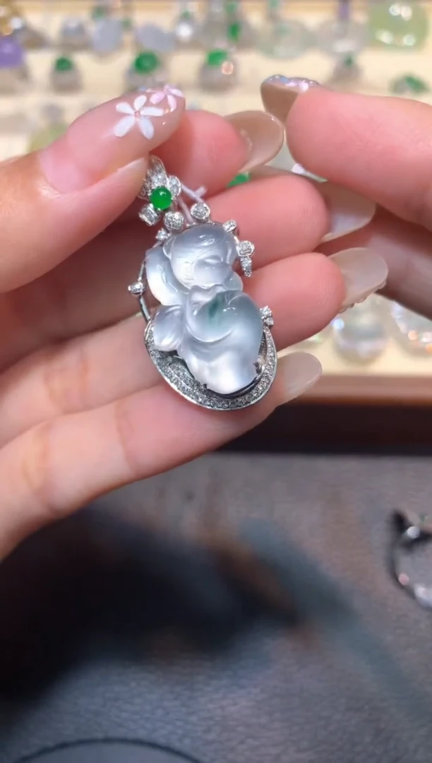 颈饰18K金镶嵌翡翠1