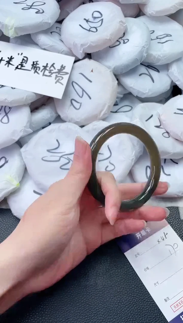 【闪购商品】石英质玉手镯未镶嵌X480