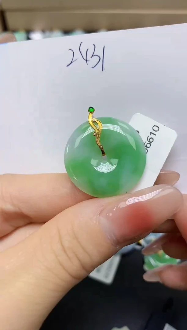 翡翠18K金镶嵌颈饰 天然缅甸翡翠A货