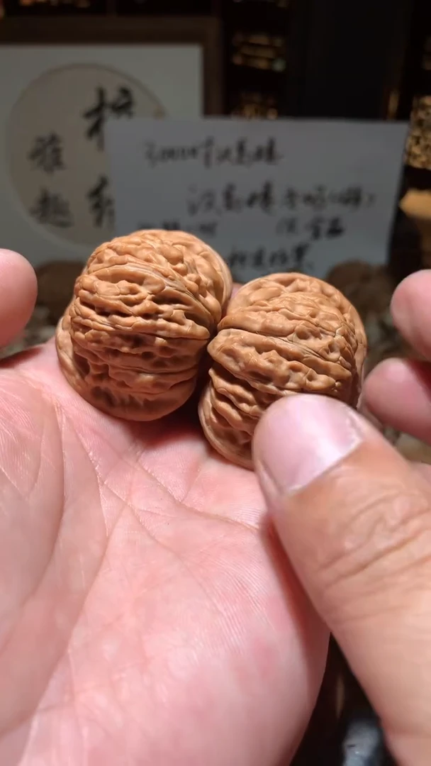 文玩核桃把件【核缘雅趣】43左右汉高楼，同尺寸随机发