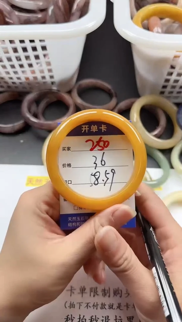 未镶嵌手镯石英质玉250