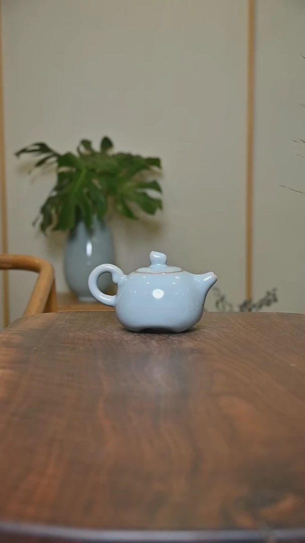 四季纳福壶 天青 微瑕 朱家汝窑款
