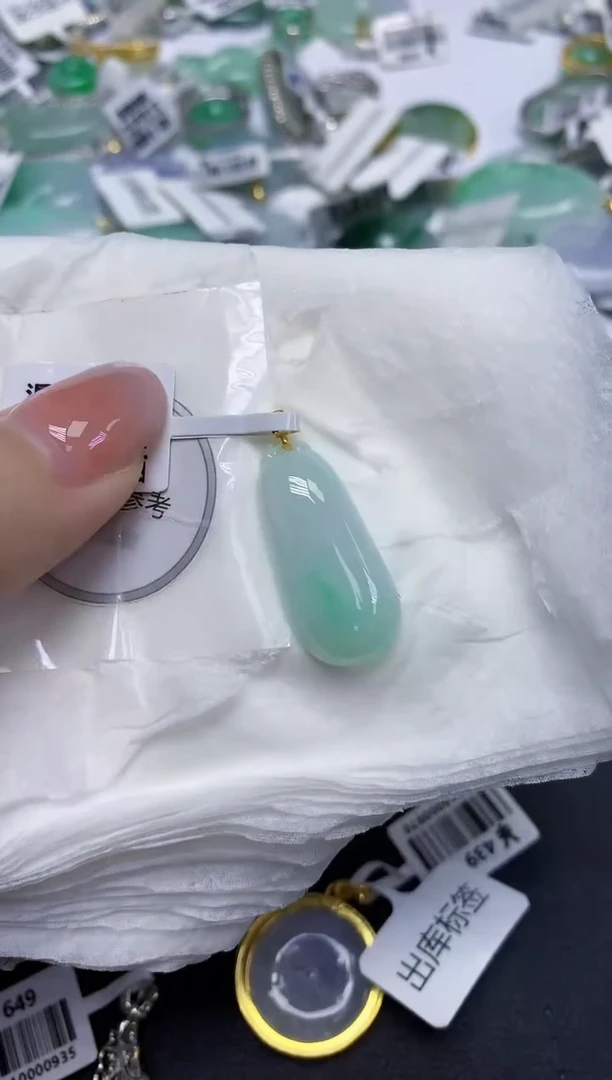 颈饰18K金镶嵌翡翠天然缅甸翡翠A货百元以上9元证书费自理