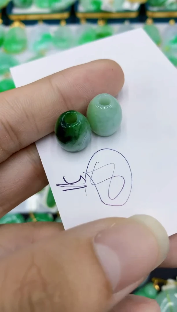 翡翠未镶嵌颈饰1111111111多样性发其一