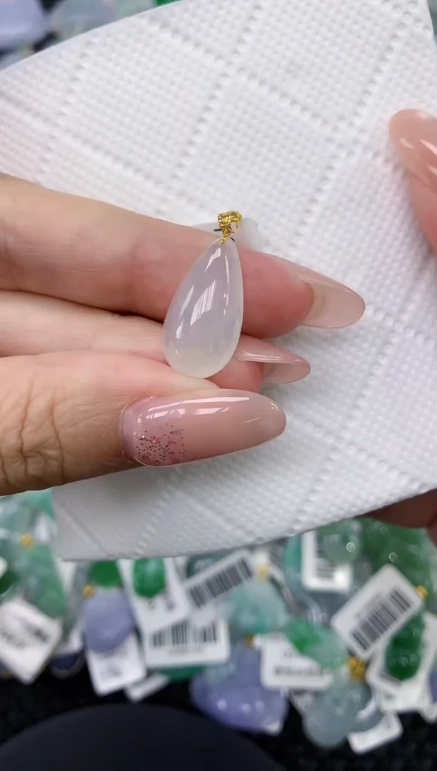 颈饰18K金镶嵌翡翠1111111111