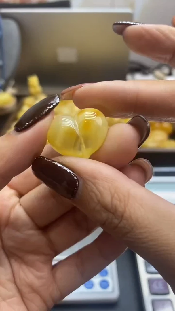 琥珀未镶嵌珠宝奇石551