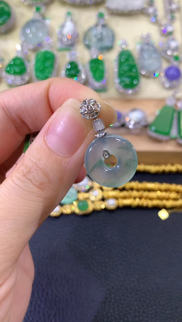 翡翠18K金镶嵌吊坠(不含链)夏日珠宝C13