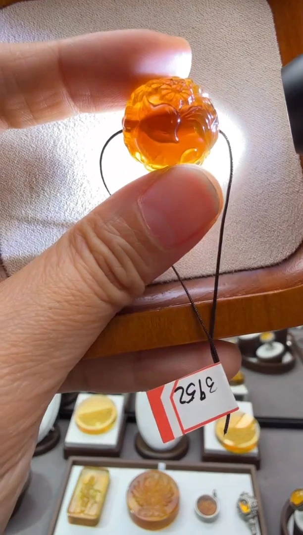 未镶嵌颈饰琥珀九尾狐单珠