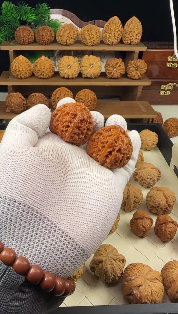 【闪购商品】文玩核桃把件39全品三角白